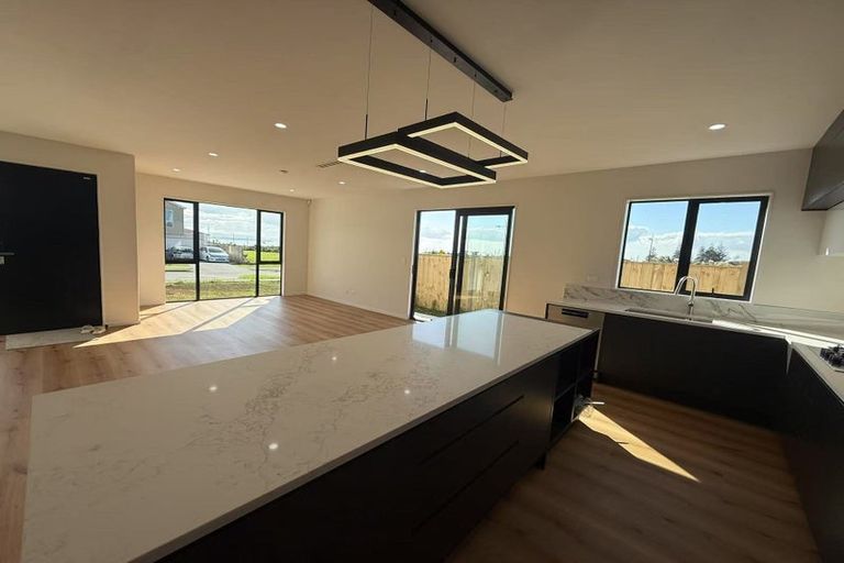 Photo of property in 5 Ritetai Street, Clarks Beach, 2122