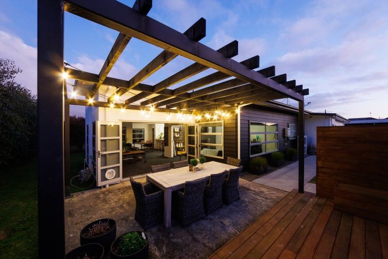 Photo of property in 25 Medallion Court, Kelvin Grove, Palmerston North, 4414