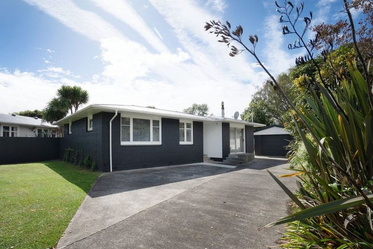 Photo of property in 15 Ruamahanga Crescent, Terrace End, Palmerston North, 4410