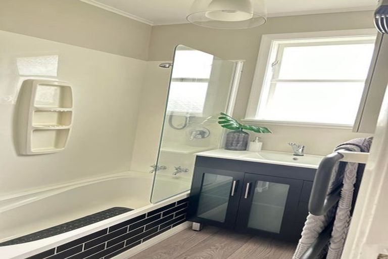 Photo of property in 320 Stokes Valley Road, Stokes Valley, Lower Hutt, 5019