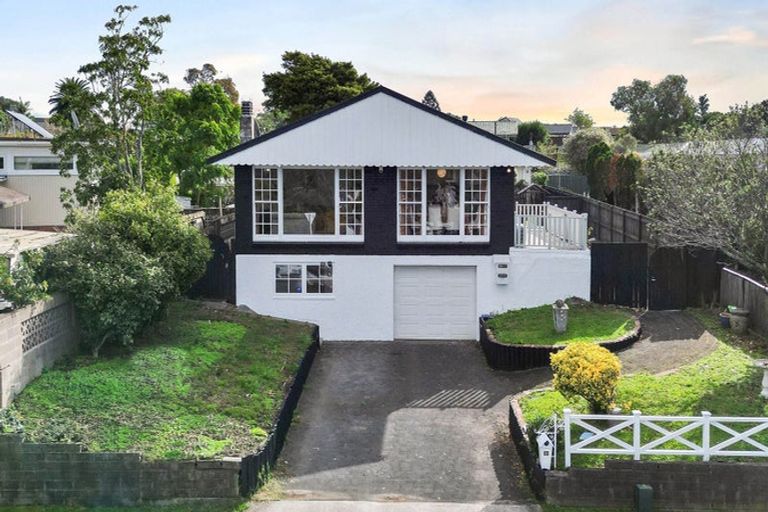 Photo of property in 32 Glenmore Road, Sunnyhills, Auckland, 2010