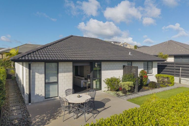 Photo of property in 18 Vista Close, Omokoroa, 3114