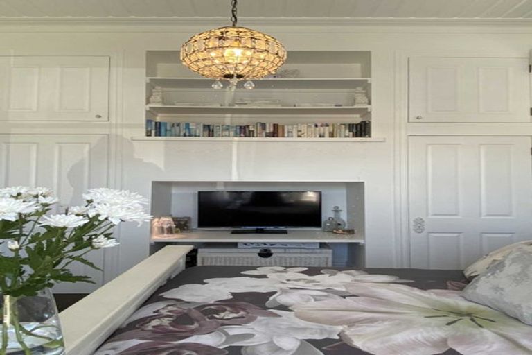 Photo of property in 32 Belt Road, Moturoa, New Plymouth, 4310