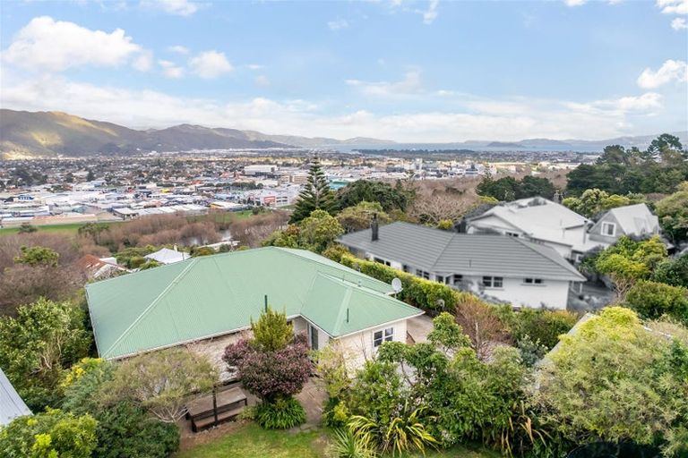 Photo of property in 6 Onehuka Road, Tirohanga, Lower Hutt, 5010