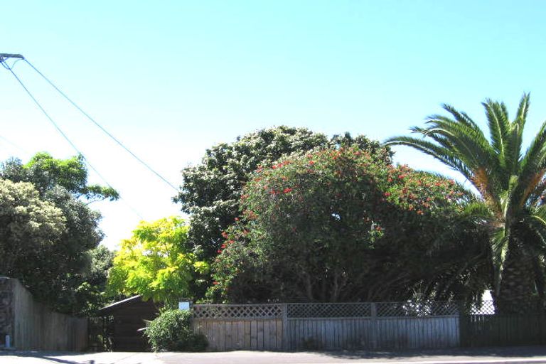 Photo of property in 2/3 East Coast Road, Milford, Auckland, 0620