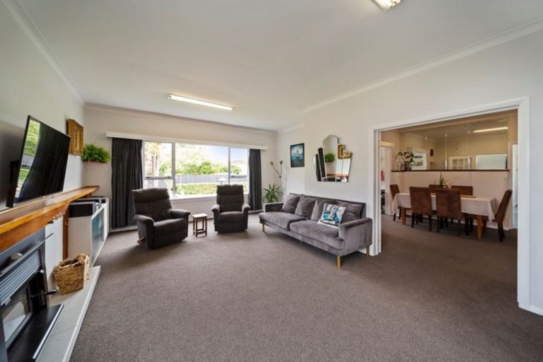 Photo of property in 14 Dives Avenue, Hawera, 4610