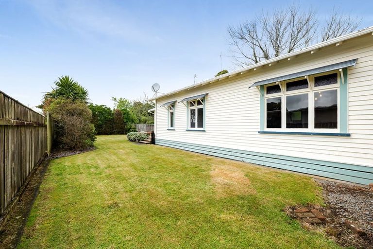 Photo of property in 10 Cameron Street, Hawera, 4610
