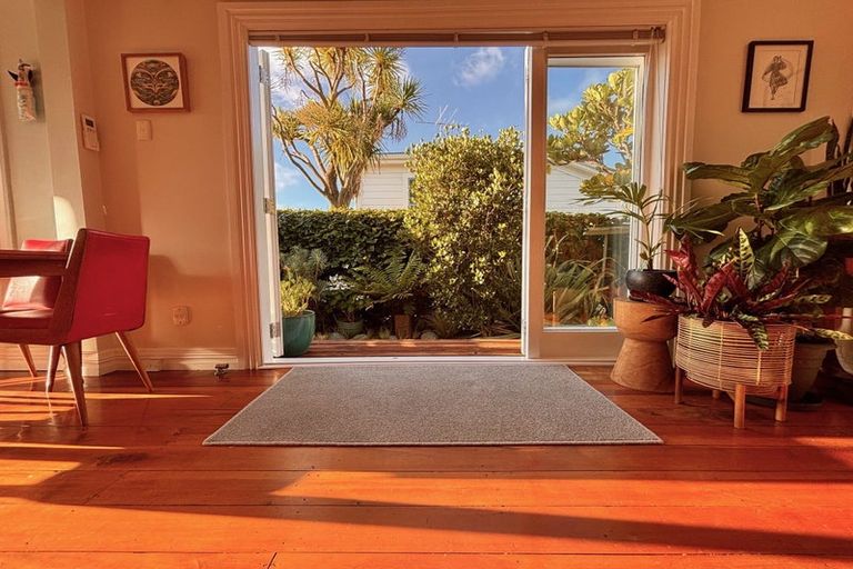 Photo of property in 6 Seddon Terrace, Newtown, Wellington, 6021