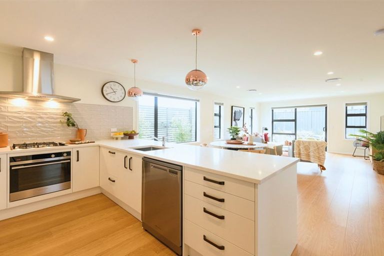 Photo of property in 44 Pateke Drive, Kenepuru, Porirua, 5022