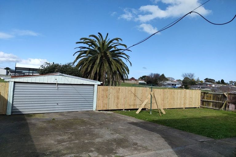 Photo of property in 25 Raglan Street, Mangere East, Auckland, 2024