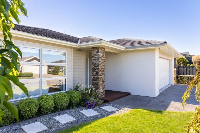 Photo of property in 26 Otupoa Way, Paraparaumu, 5032