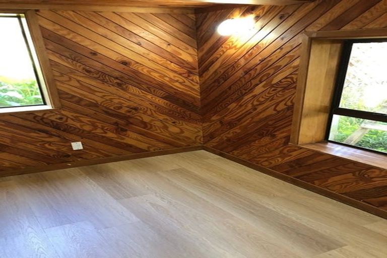 Photo of property in 19 Ferry Parade, Herald Island, Auckland, 0618