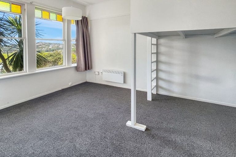 Photo of property in 150 Kelburn Parade, Kelburn, Wellington, 6012