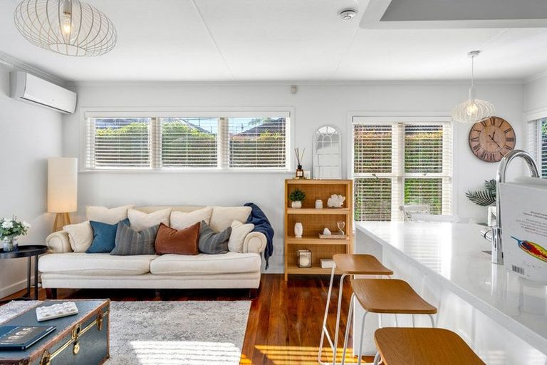 Photo of property in 1/15 Stanley Avenue, Milford, Auckland, 0620