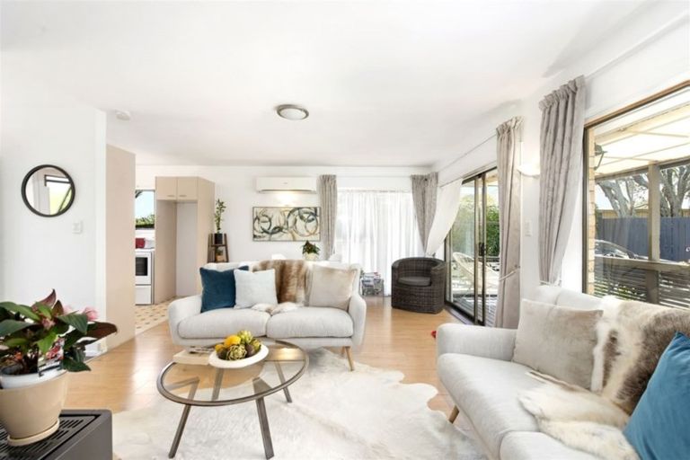 Photo of property in 1/2 Tristram Avenue, Forrest Hill, Auckland, 0620