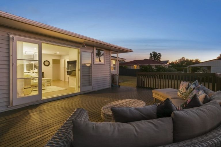 Photo of property in 30 Wallace Road, Mangere Bridge, Auckland, 2022