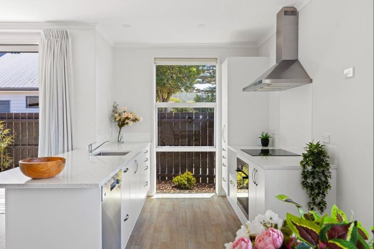 Photo of property in 16a Elizabeth Street, Orewa, 0931