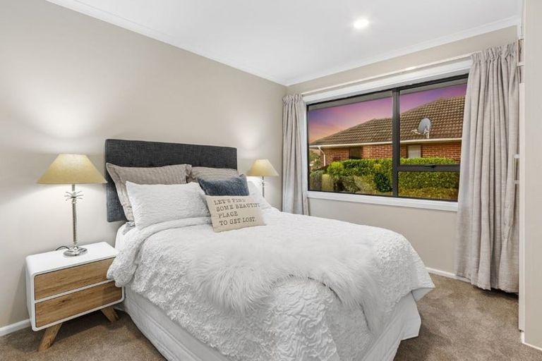 Photo of property in 17 Liverton Crescent, Bishopdale, Christchurch, 8053