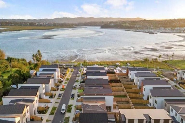 Photo of property in 21 Coast Garden Drive, Hobsonville, Auckland, 0616