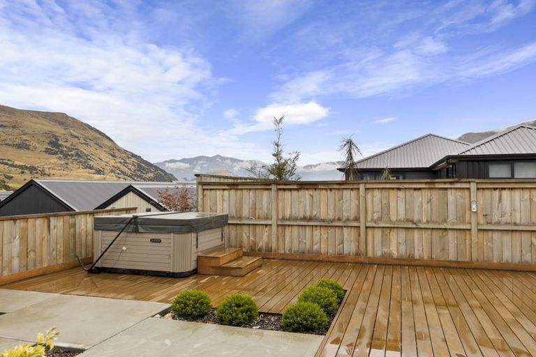 Photo of property in 48 Shepherd Road, Jacks Point, Queenstown, 9371