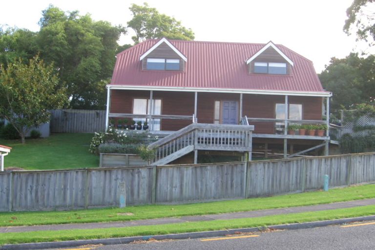 Photo of property in 1/12 Kitewao Street, Northcote, Auckland, 0627