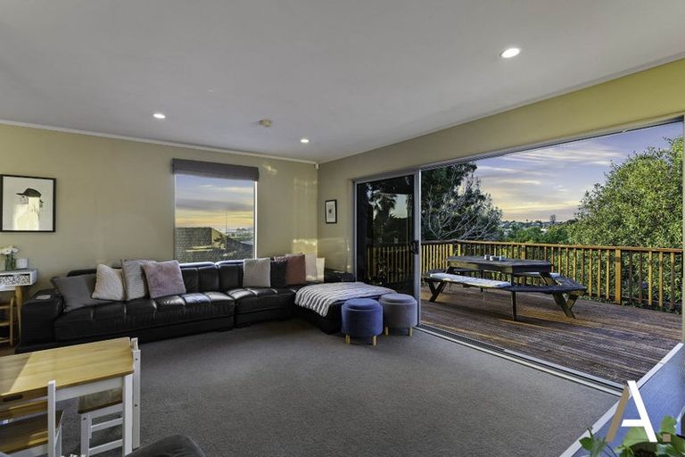 Photo of property in 42 Banyan Drive, Totara Heights, Auckland, 2105