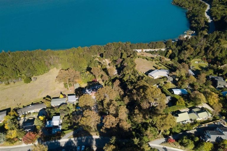 Photo of property in 75 Arawata Terrace, Sunshine Bay, Queenstown, 9300
