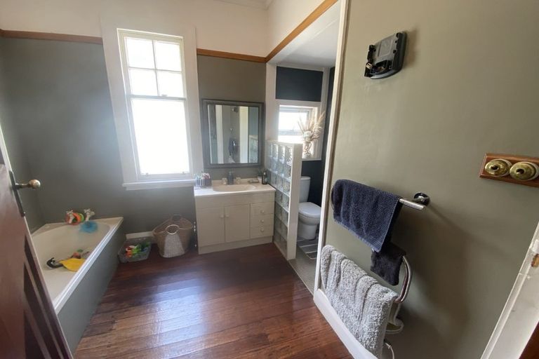 Photo of property in 71 Kent Street, Picton, 7220