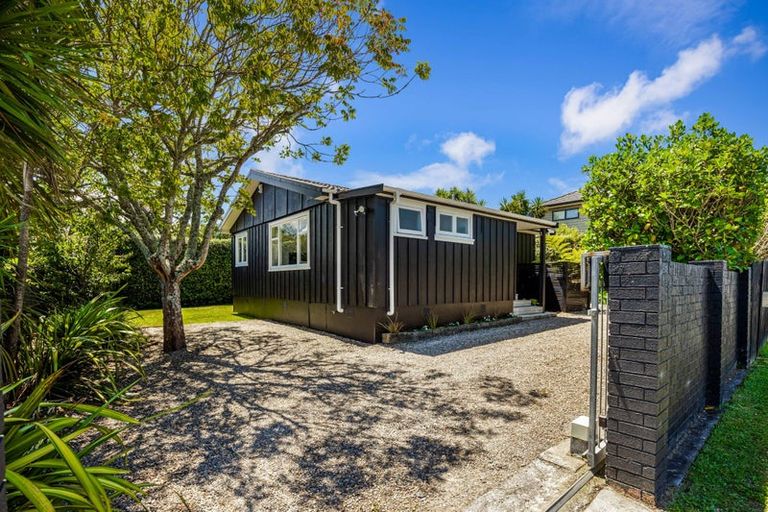 Photo of property in 1b Titoki Street, Te Atatu Peninsula, Auckland, 0610