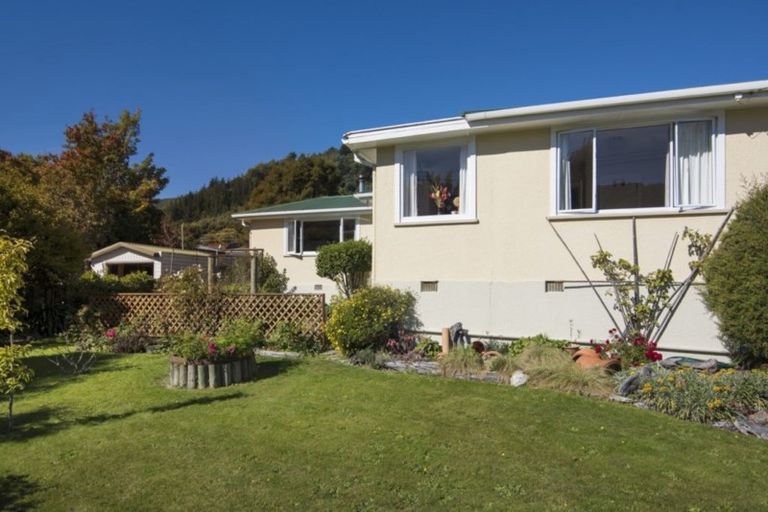 Photo of property in 53 Hampden Street, Picton, 7220