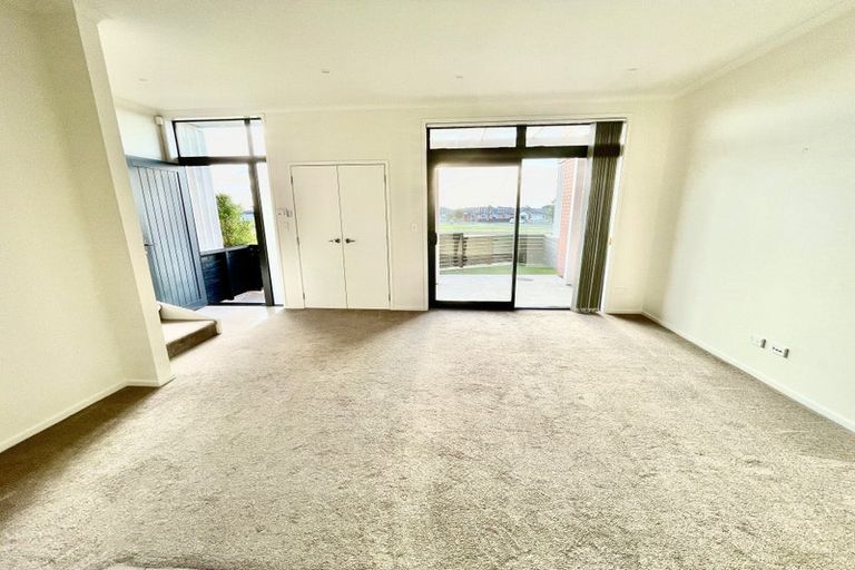 Photo of property in 12 Fermi Lane, Papakura, 2110