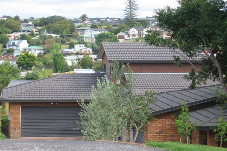 Photo of property in 2/37 Browns Bay Road, Browns Bay, Auckland, 0630