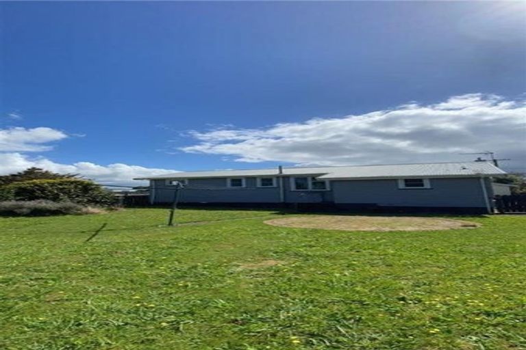 Photo of property in 18 Iredale Road, Hawera, 4610