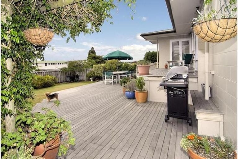 Photo of property in 391 East Coast Road, Mairangi Bay, Auckland, 0630