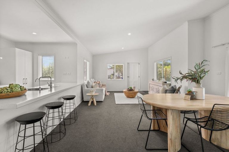 Photo of property in 2 Coprosma Close, Papamoa Beach, Papamoa, 3118