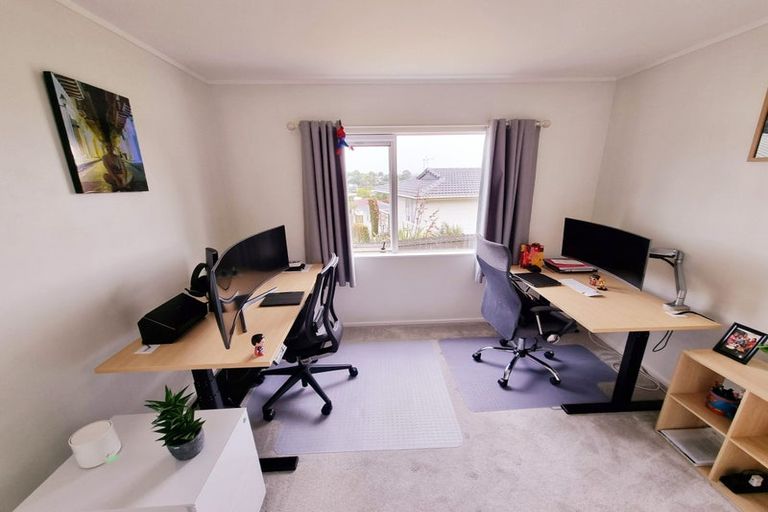 Photo of property in 1/8 Flaunty Place, West Harbour, Auckland, 0618