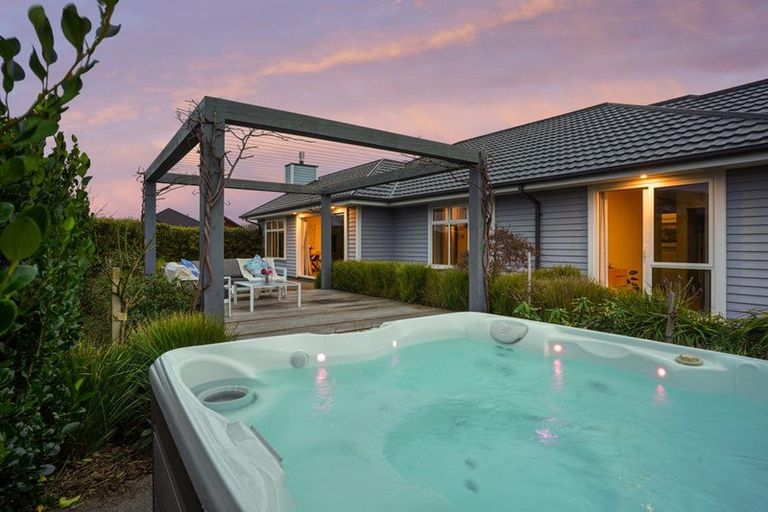 Photo of property in 54 Luxembourg Crescent, Halswell, Christchurch, 8025