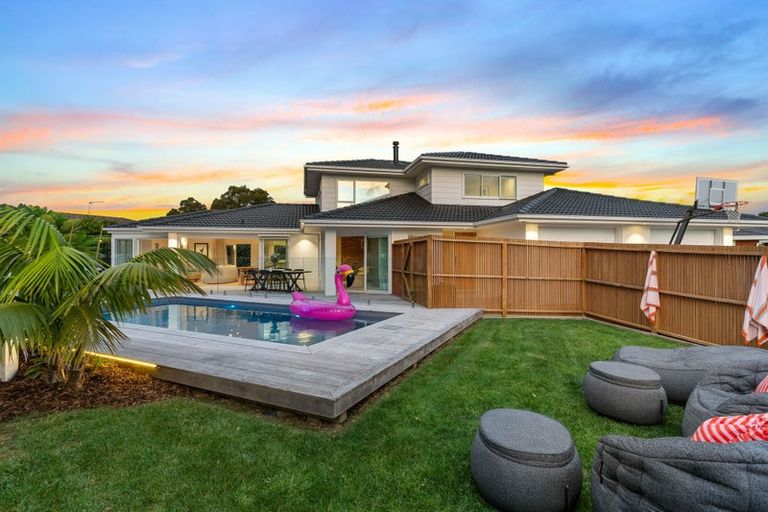 Photo of property in 27 Maygrove Drive, Orewa, 0931