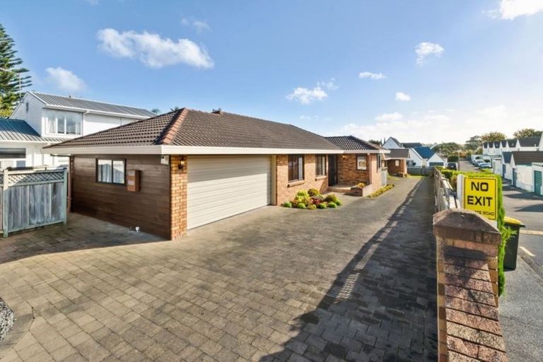 Photo of property in 1/22 Woodbridge Lane, Milford, Auckland, 0620