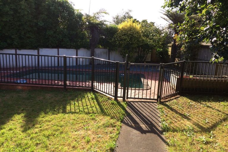 Photo of property in 89 Gossamer Drive, Pakuranga Heights, Auckland, 2010