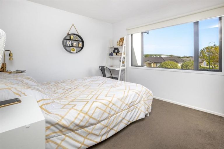 Photo of property in 11/2 Armoy Drive, East Tamaki, Auckland, 2016