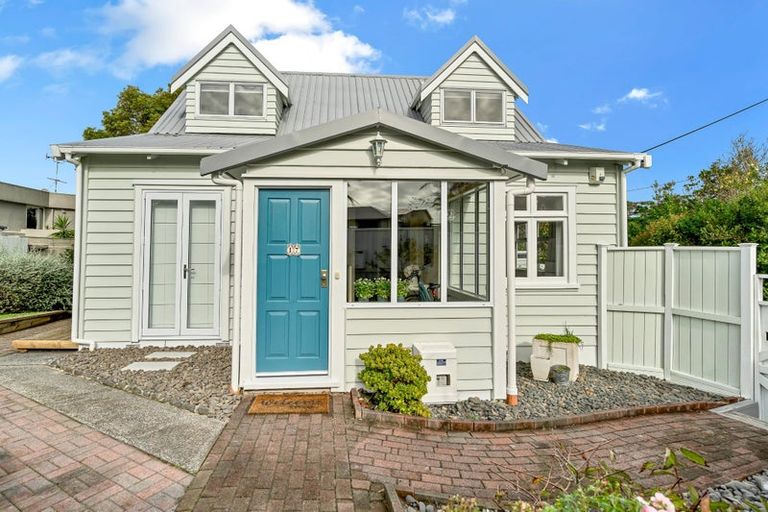 Photo of property in 2/17 Tobruk Crescent, Milford, Auckland, 0620