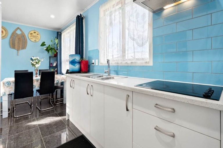 Photo of property in 2 Mcnaughton Avenue, Mangere East, Auckland, 2024