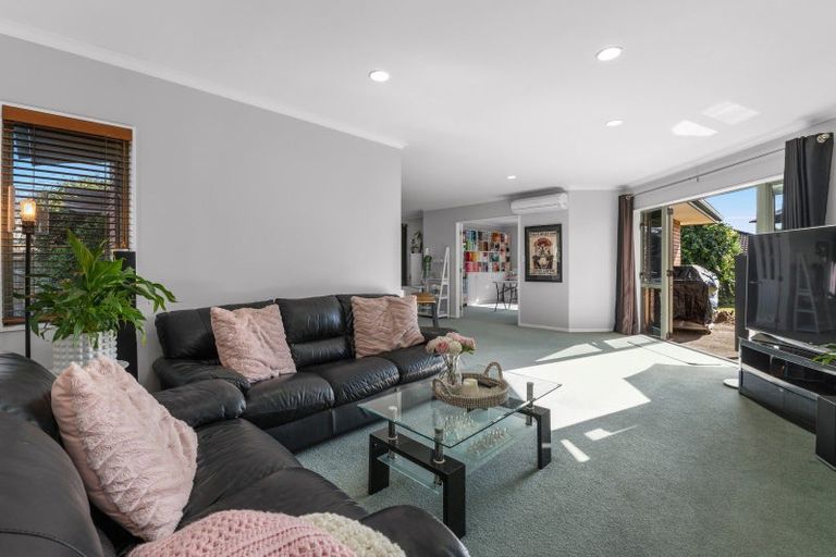 Photo of property in 8 Elmbridge Place, Owhata, Rotorua, 3010