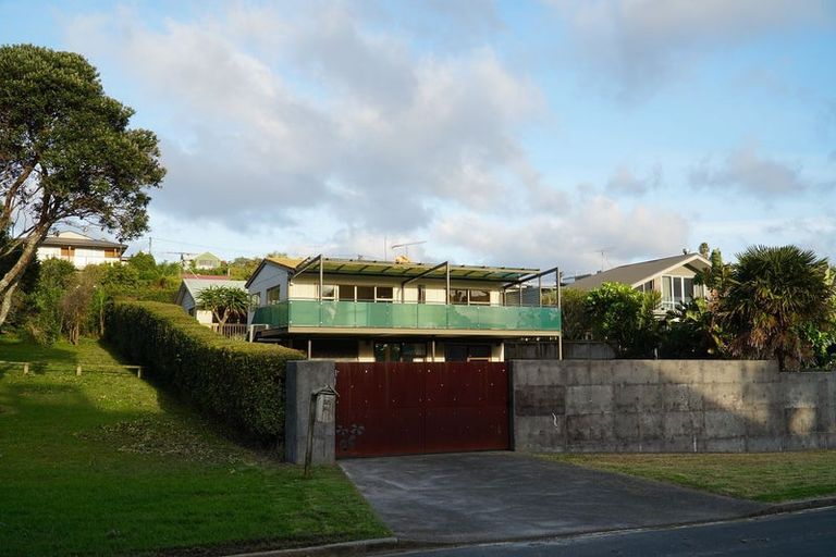 Photo of property in 73 Tindalls Bay Road, Tindalls Beach, Whangaparaoa, 0930