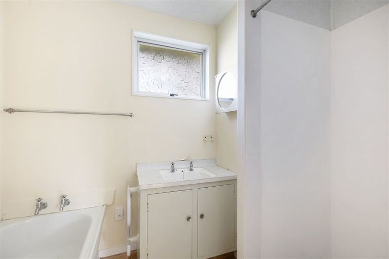 Photo of property in 47 Oakley Crescent, Hornby, Christchurch, 8042