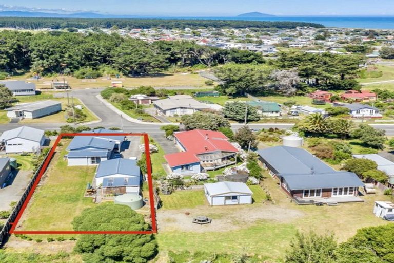 Photo of property in 626 Waitarere Beach Road, Waitarere Beach, Levin, 5510