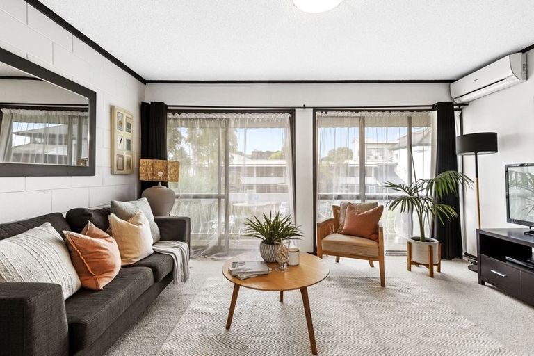 Photo of property in 9/1 Glen Road, Browns Bay, Auckland, 0630