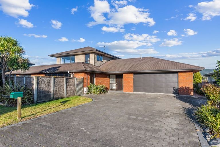 Photo of property in 6 The Avenue, Paraparaumu Beach, Paraparaumu, 5032