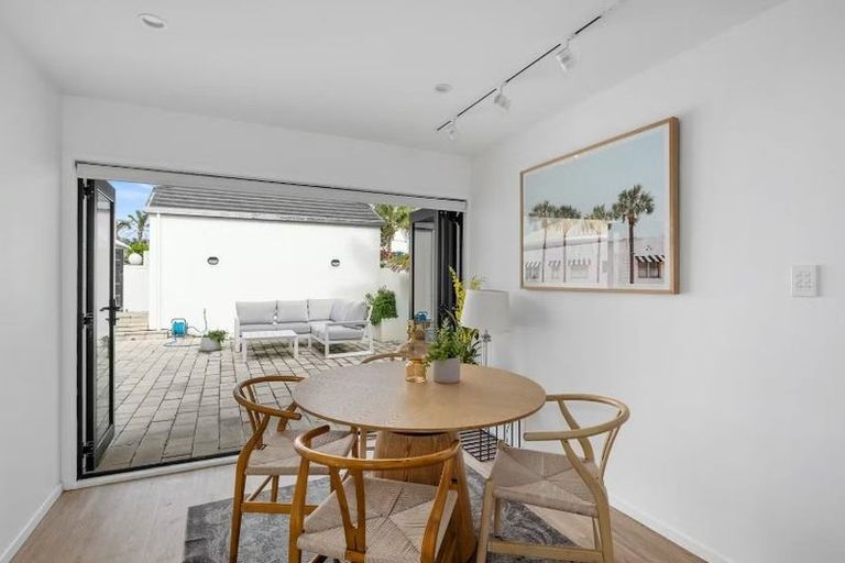 Photo of property in 1/15 Craig Road, Milford, Auckland, 0620